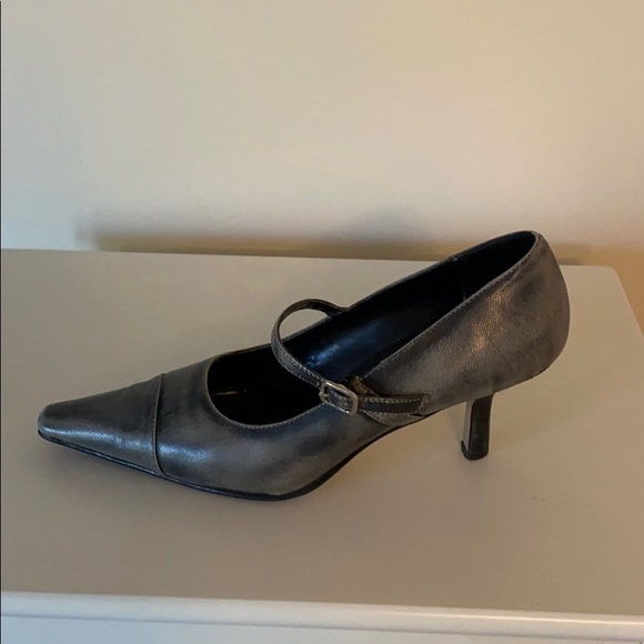 Shoes - Picture 2 of 7